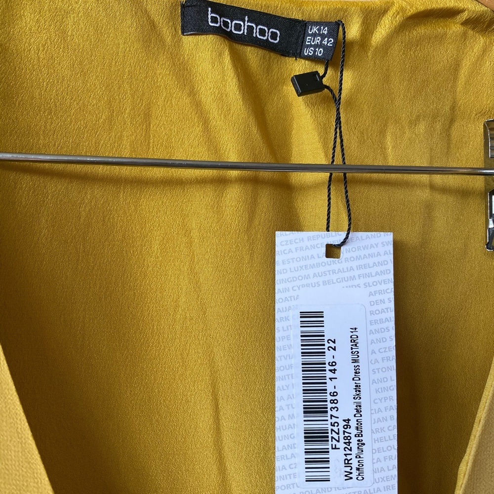 Boohoo button detail skater Dress - Picture 8 of 8